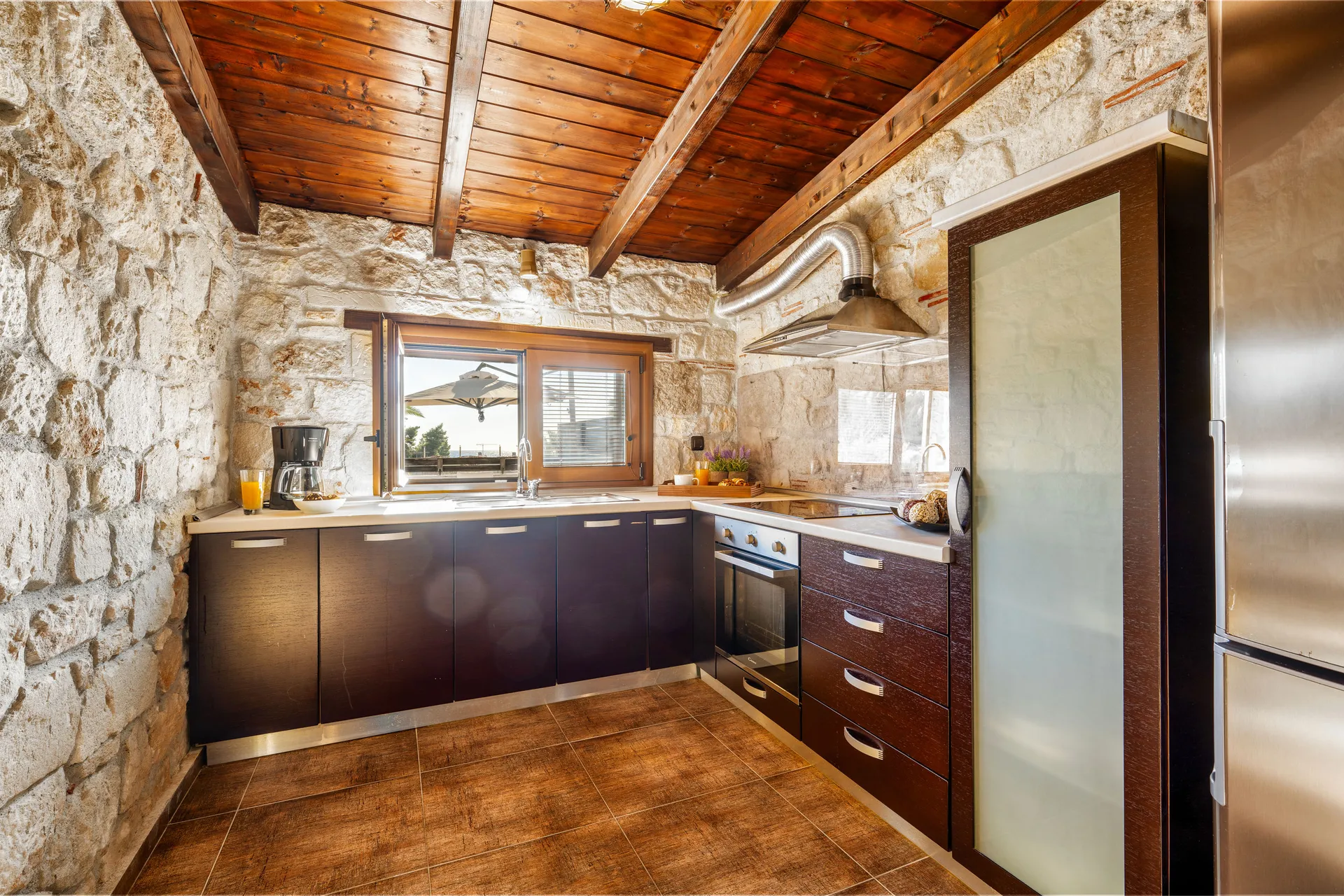 Tiara Holidays - Palmrise Luxury Villas - Thea Villa - kitchen